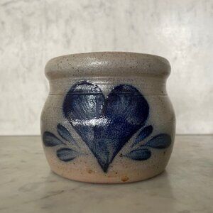 ROWE POTTERY WORKS Vintage Salt Glazed Blue Heart Pattern 1991 Crock 2 Cup